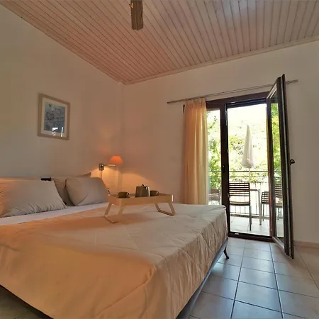 Bella Vista & Aparthotel Benitses (Corfu)